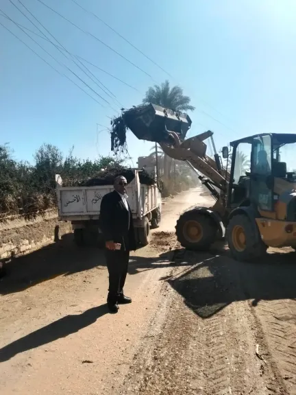 محافظ أسيوط: استمرار رفع نواتج تطهير الترع والمصارف