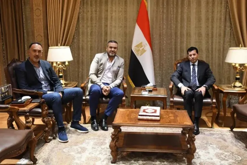 وزير الرياضة يلتقي رئيس مكتب الـNBA بمصر
