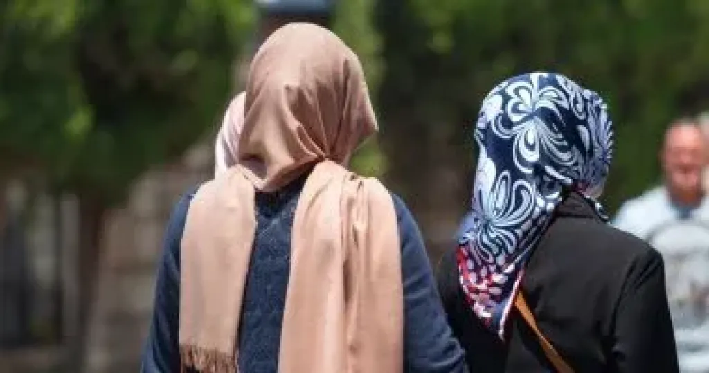 النمسا تعتزم حظر الحجاب على الفتيات دون 14 عاما بالمدارس