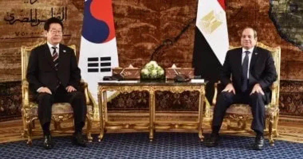 الرئيس السيسى يتطلع لزيادة استثمارات كوريا الجنوبية بمصر ويشيد بتجربتها التنموية