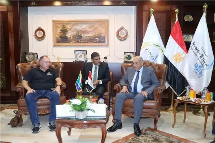وفد برلماني جنوبي أفريقي يبحث التعاون مع ميناء الإسكندرية