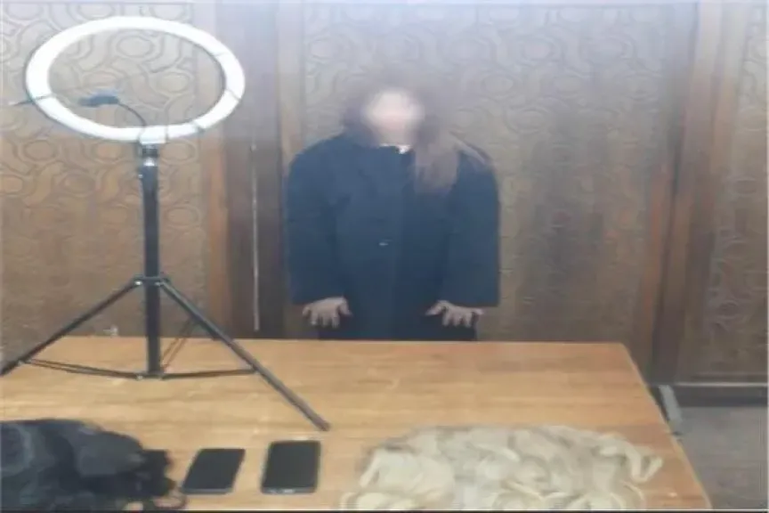 ضبط صانعة محتوى لنشرها مقاطع خادشة للحياء عبر مواقع التواصل