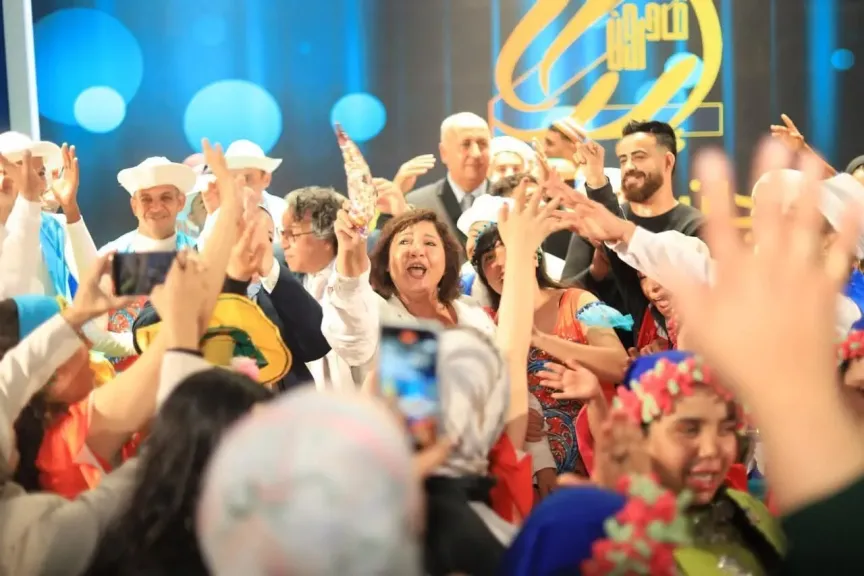 محافظ أسيوط يشيد بتألق فريق ”قادرون باختلاف” في عرض ”الكفافة”