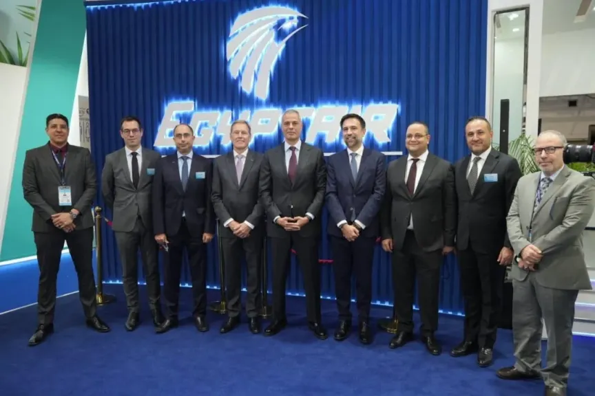 رئيس القابضة لمصر للطيران يلتقي رؤساء تصنيع الطائرات والمحركات لتعزيز خطة تحديث أسطول الشركة|صور