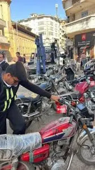 مرور دمياط ينفذ حملة بميدان سرور لضبط مخالفات الدراجات