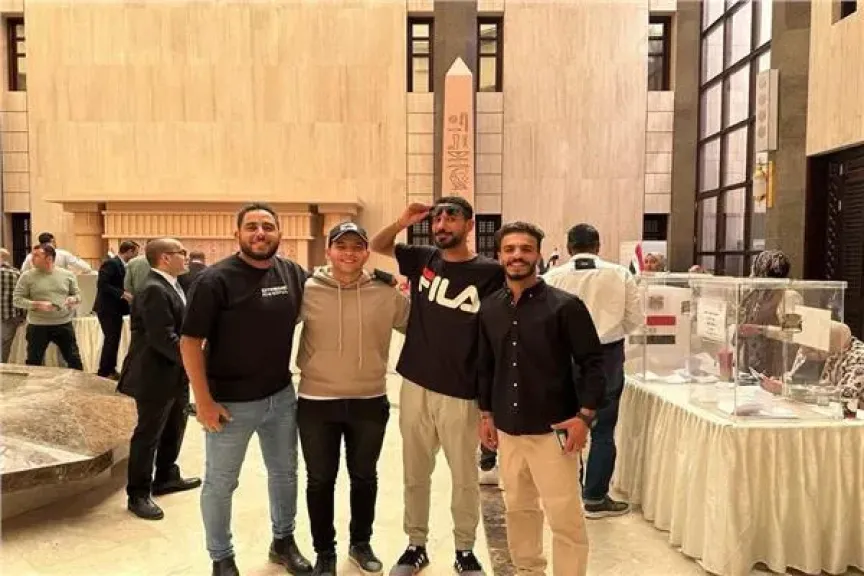 المصريون بالسعودية يتوافدون على السفارة والقنصلية لاختيار مرشحيهم بالنواب