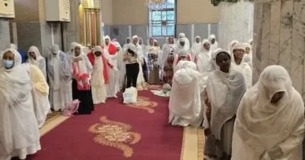 الكنيستان الأثيوبية والإريترية تحتفلان بعيد تكريس كنيسة العذراء بقداس فى دير المُحرق