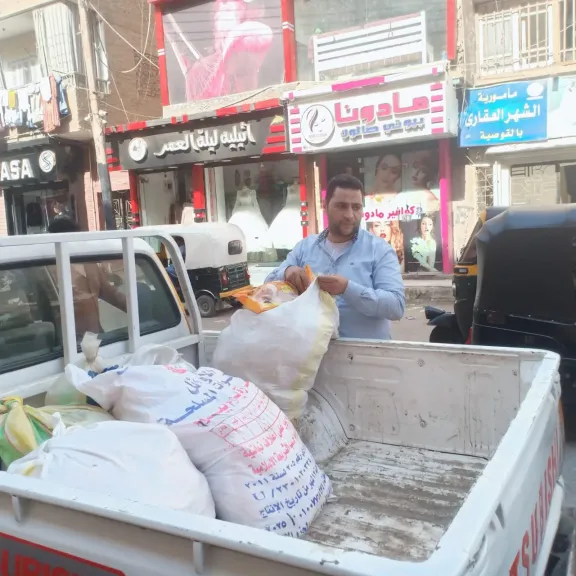 محافظ أسيوط: حملات تموينية مكثفة تضبط مخزن مشروبات كحولية وثلاجة لحوم