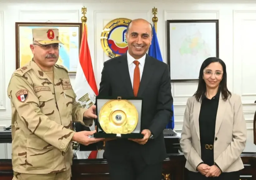 محافظ البحيرة تستقبل مدير جمعية المحاربين القدماء وتؤكد دعم أبطال الوطن وأسر الشهداء واجب وطني