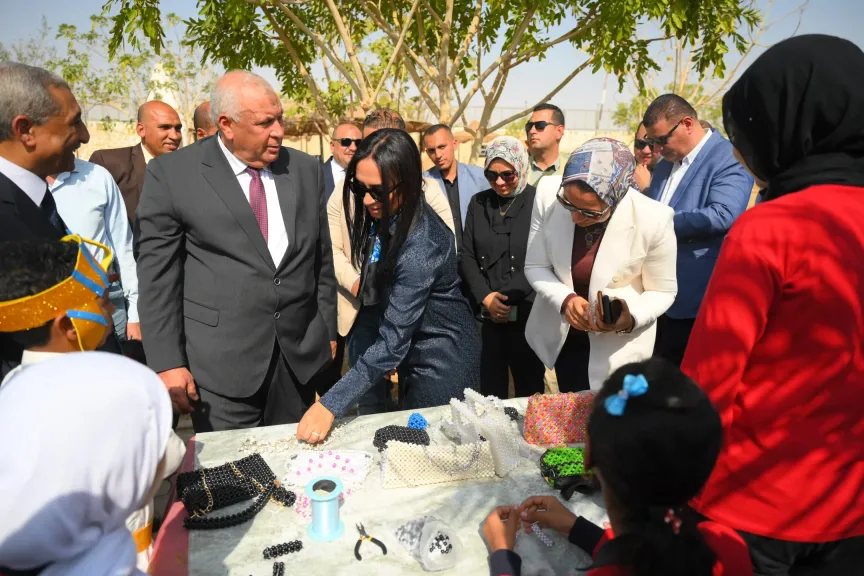 وزيرة التضامن الاجتماعي تغرس نخلة في حديقة 30 يونيو بالوادي الجديد
