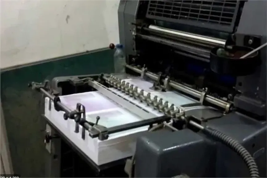 ضبط مدير مطبعة بدون ترخيص في الجيزة وبيعه ملازم دراسية مقلدة مخالفة للقانون