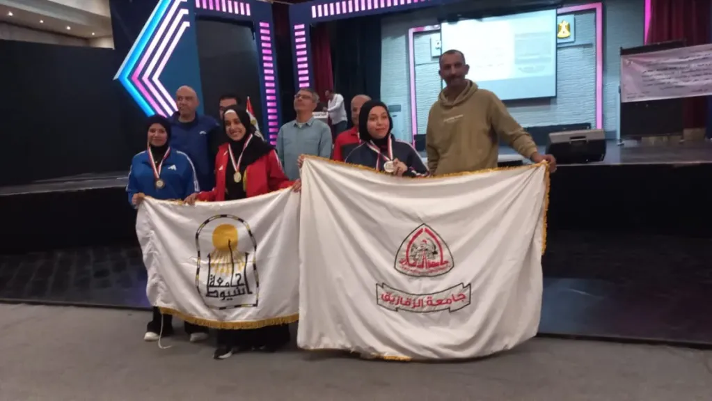 رئيس جامعة أسيوط يهنئ طلاب ذوي الهمم لحصولهم على 22 ميدالية في بارالمبياد