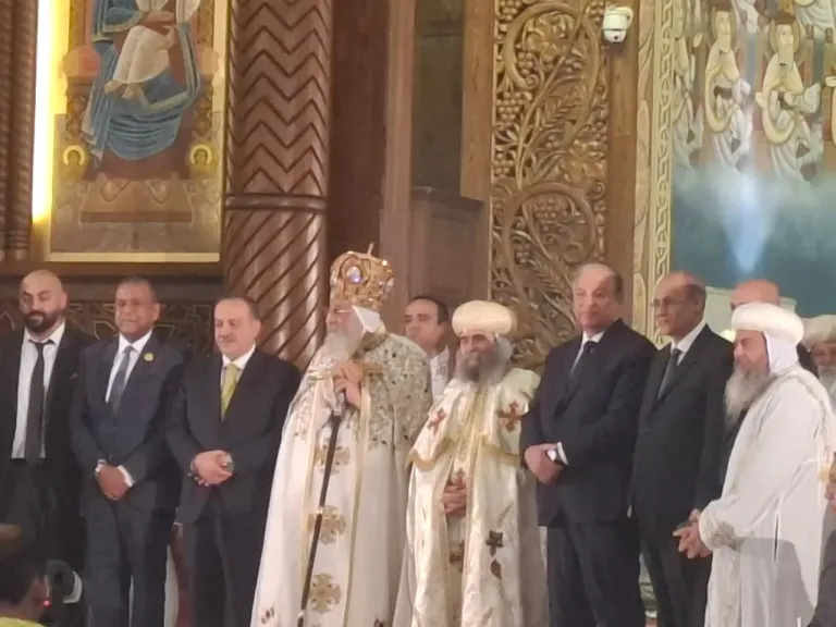 محافظ أسيوط يشارك في قداس ترقية الأنبا يوأنس إلى رتبة مطران بالكاتدرائية المرقسية