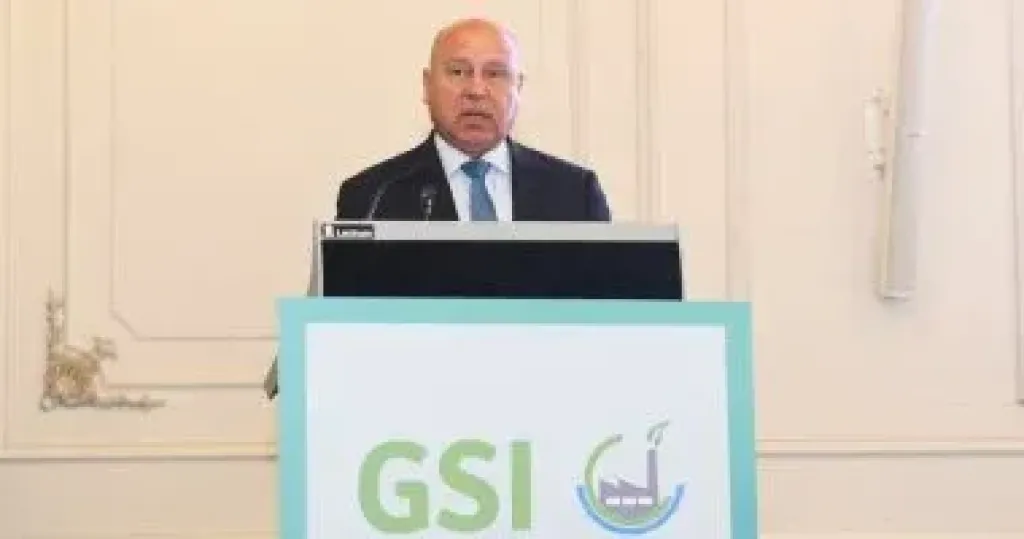 كامل الوزير: برنامج الصناعة الخضراء يتبنى حلولا مبتكرة لتقليل الانبعاثات الكربونية