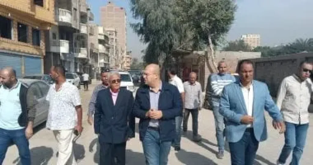 جولة ميدانية لنائب محافظ الجيزة لمتابعة مشروعات الرصف بمدينة الحوامدية