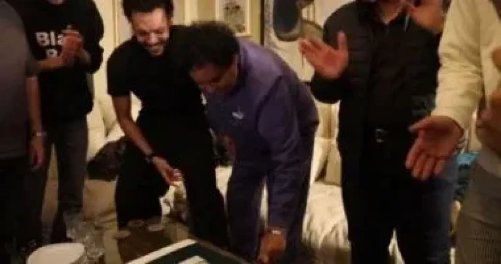 محمد منير وويجز يحتفلان بديو كلام فرسان فى منزل الكينج