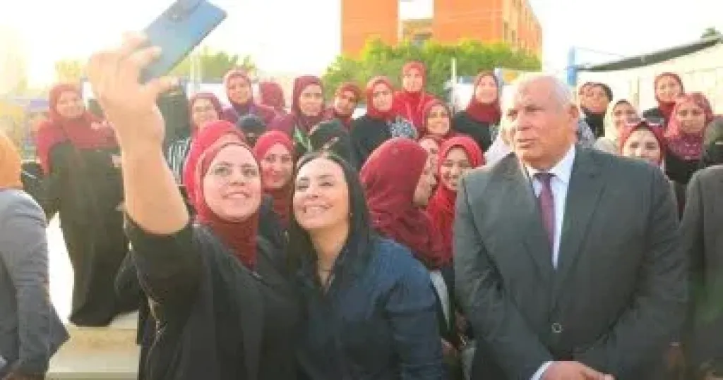 وزيرة التضامن توجه باستصلاح 5 آلاف فدان وزراعتها بالنخيل بالوادى الجديد