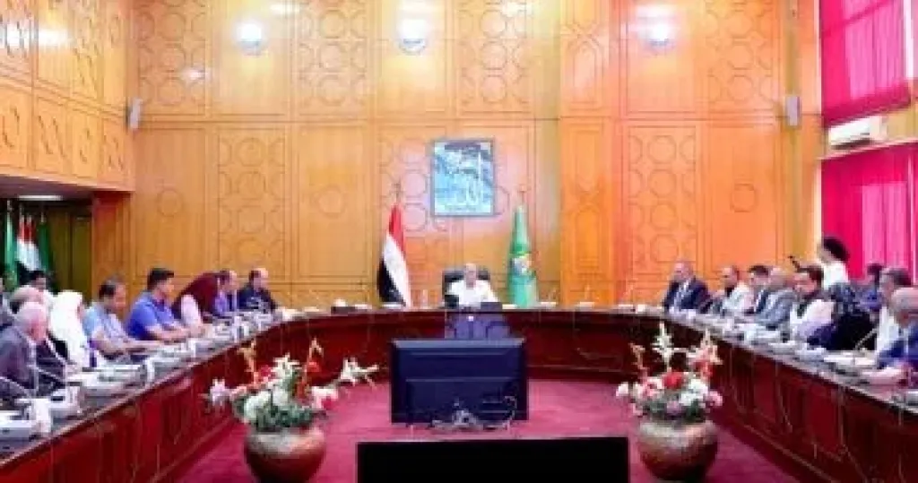 محافظ الإسماعيلية يطلق خطة حاسمة لحل مشكلة المرافق بأرض الجمعيات
