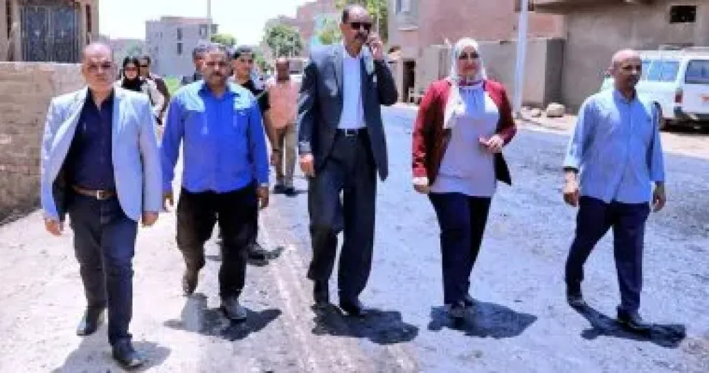 محافظ سوهاج: بدء رصف طريق الشوش بندار الكرمانية بطول 3 كيلومترات