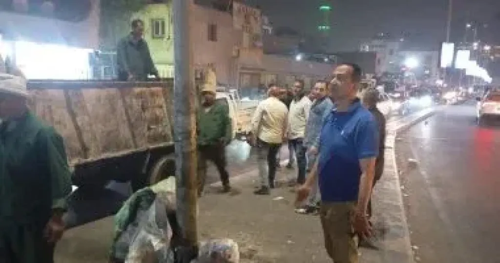 حملات ليلية فى إمبابة والوراق لضبط فريزة القمامة