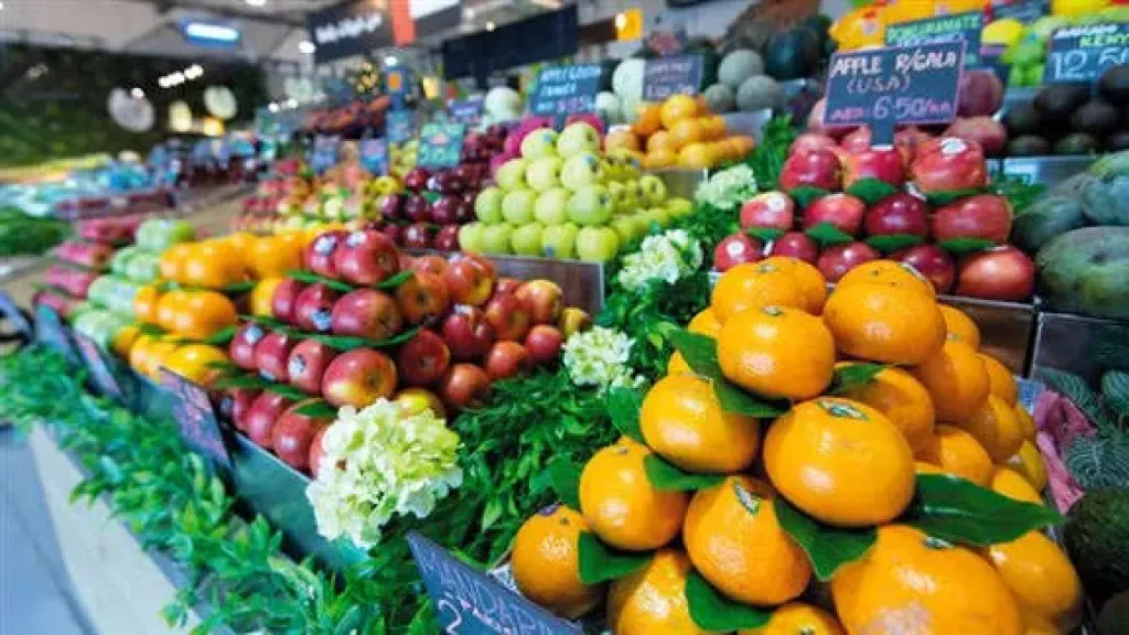 الفراولة تتراجع 40 جنيهًا، سعر الفاكهة اليوم في سوق العبور