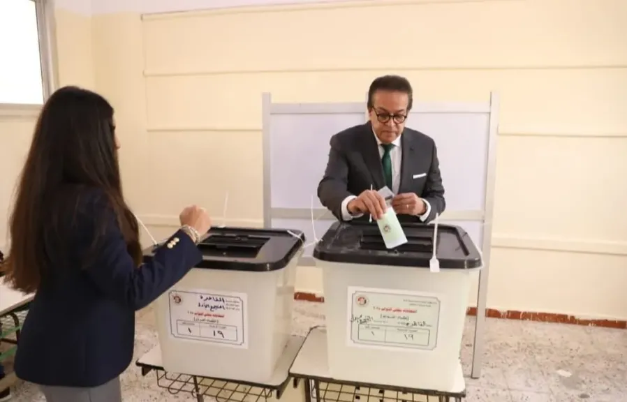 وزير الصحة يدلي بصوته ويؤكد: مشهد انتخابي مشرف يجسد وعي الشعب
