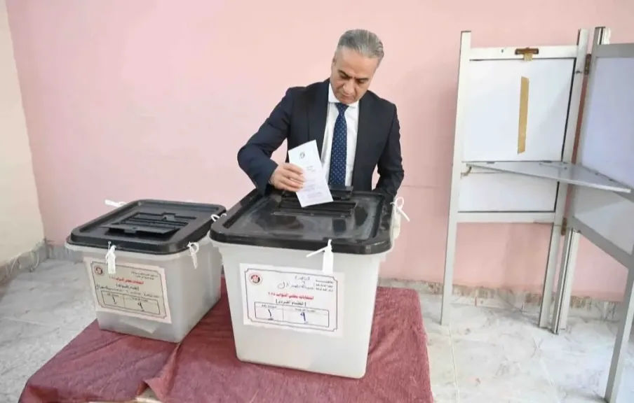 رئيس جهاز حماية المستهلك يُدلي بصوته في انتخابات مجلس النواب 2025