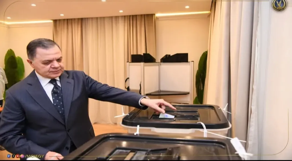 وزير الداخلية يدلي بصوته في إنتخابات مجلس النواب 2025