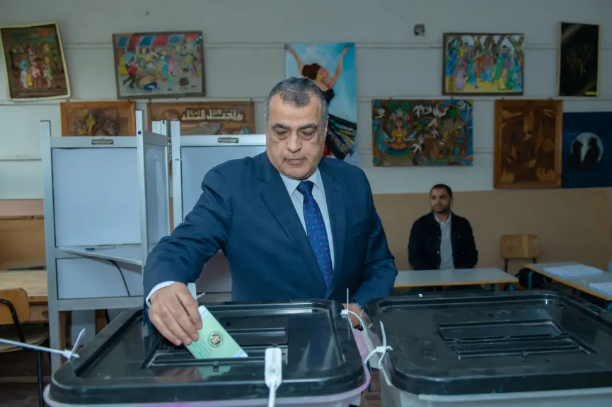 وزير الانتاج الحربي: الدولة المصرية تسير بخطى ثابتة نحو ترسيخ دعائم الديمقراطية