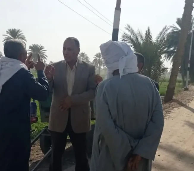 زرع 30 عمود إنارة بطريق بدهل وإزالة حالة تعدٍ بالبناء المخالف |صور