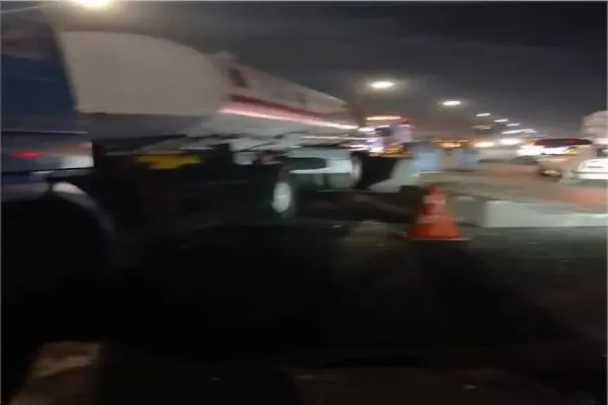 العناية الإلهية تمنع كارثة.. اصطدام سيارة تحمل 29 ألف لتر بنزين بالإسكندرية الصحراوي