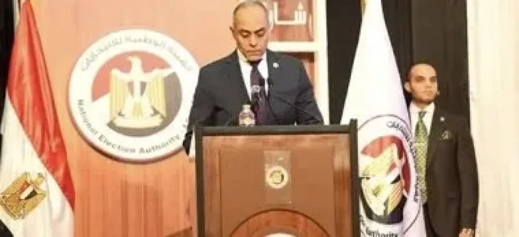 الوطنية للانتخابات: ضبط شخص يوزع أموالا على الناخبين أمام لجنة بالمحلة