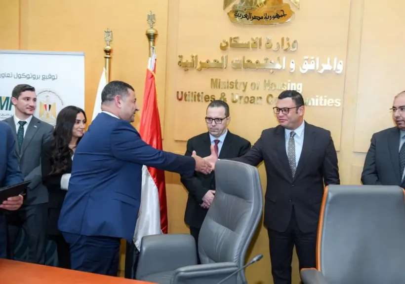 التجاري الدولي وهيئة المجتمعات العمرانية يوقعان بروتوكولًا لتمويل شراء الوحدات السكنية بمشروعات وزارة الإسكان