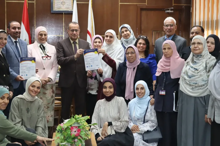 إدارة مكافحة العدوى بمستشفيات جامعة أسيوط تحصل على شهادة الجودة