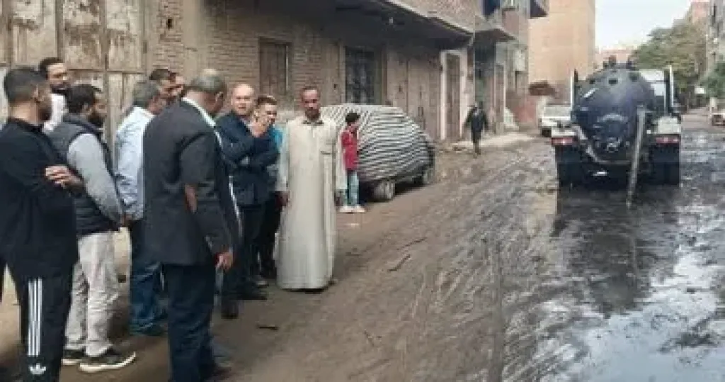 نائب محافظ الجيزة يتابع مشروع إحلال وتجديد شبكات الصرف فى أبو النمرس