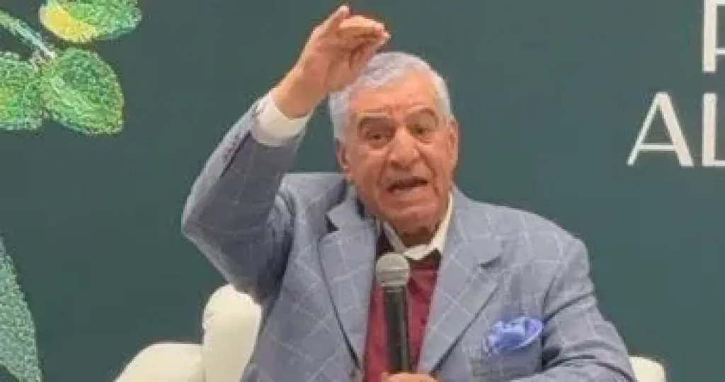 من الأهرامات إلى المتحف الكبير.. الدكتور زاهي حواس ضيف كلية تجارة عين شمس