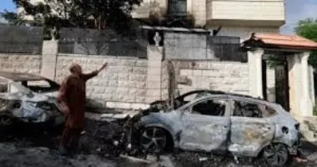 مستوطنون يحرقون أراضي زراعية شمال رام الله