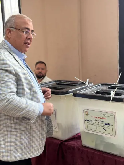 العضو المنتدب  لشركة مترو الأنفاق يدلي بصوته بإنتخابات مجلس النواب