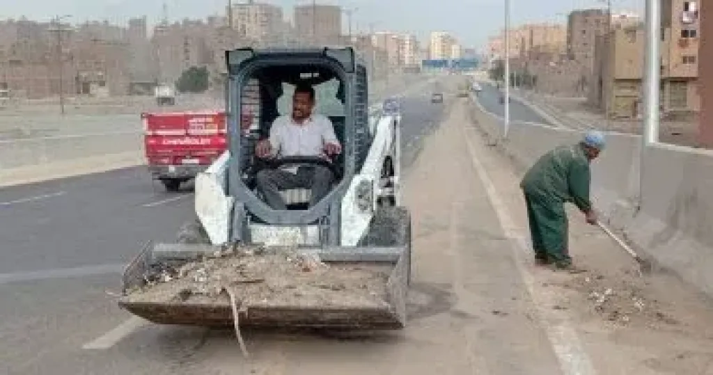 محافظة الجيزة تشن حملة لرفع كفاءة النظافة أسفل محور عمرو بن العاص