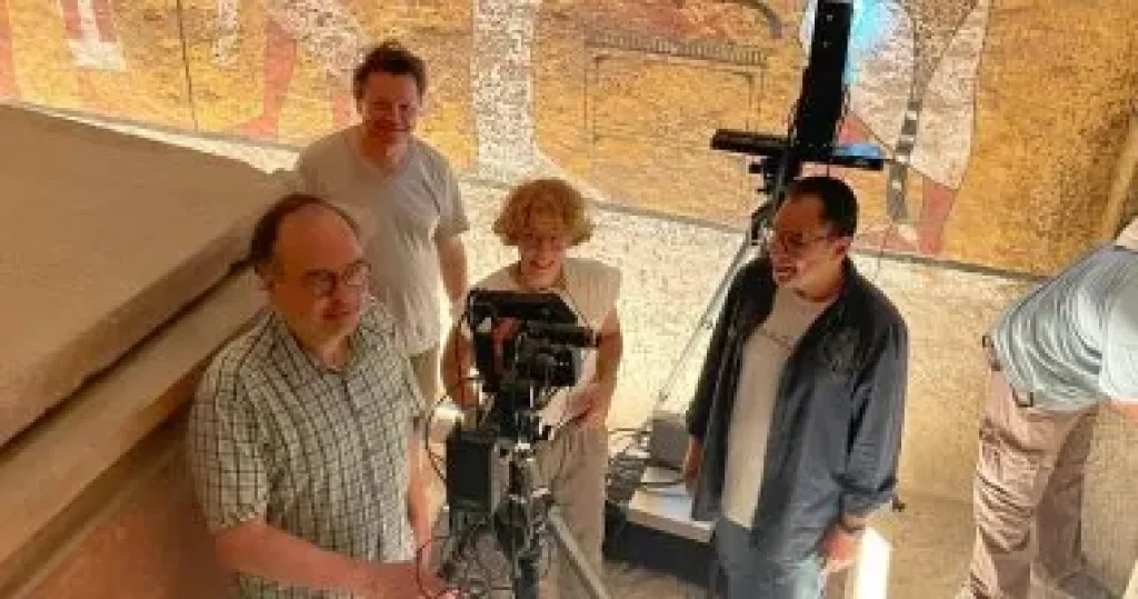 مدير آثار الأقصر يتابع أعمال البعثة المشتركة بمقابر الأفراد فى وادى الملوك