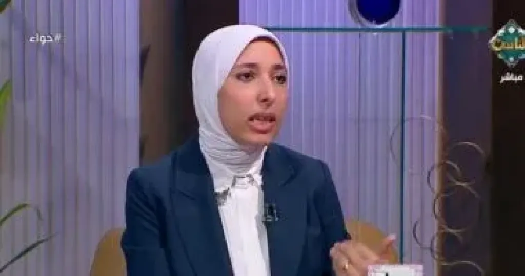 هل يجوز للبائع أن يغيّر السعر بين المشترين؟.. أمينة الفتوى تجيب