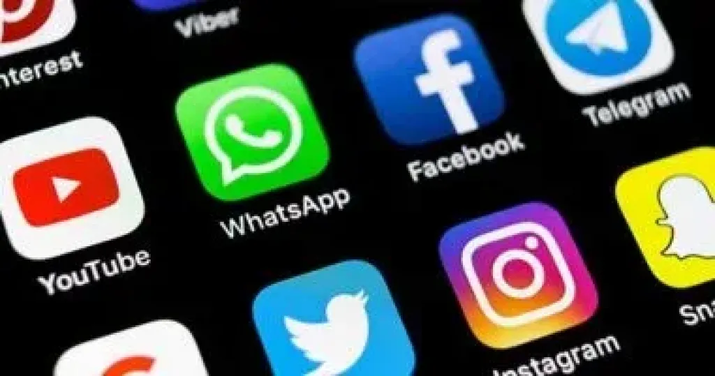 ماليزيا تعتزم حظر استخدام وسائل التواصل لمن هم دون 16 عاما