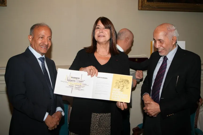 تكريم مجموعة هائل سعيد أنعم المالكة لمجموعة ارما مصر في متحف اللوفر الفرنسي