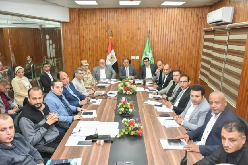 محافظ الشرقية يترأس غرفة العمليات الرئيسية ويُتابع لجان إنتخابات مجلس النواب لليوم الثاني