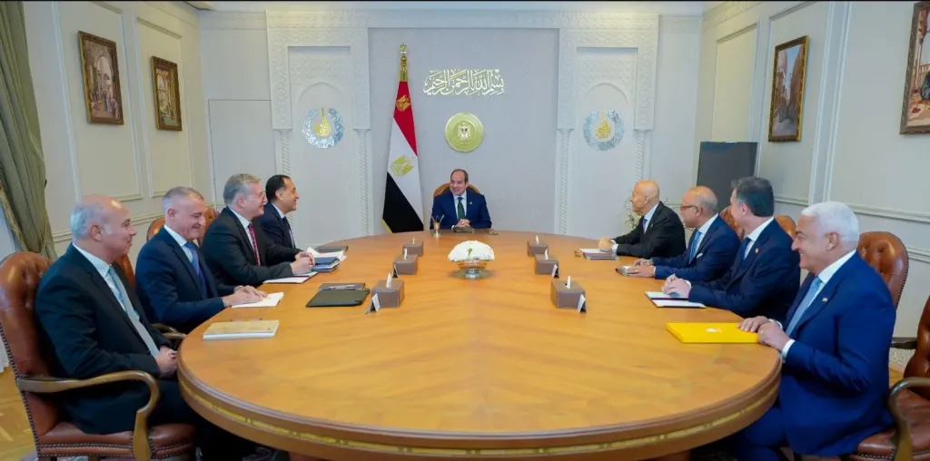 الرئيس السيسي يستقبل الرئيس التنفيذي لشركة ”إيني” الإيطالية
