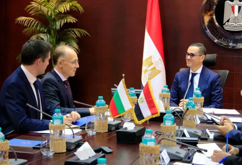 وزير الاستثمار والتجارة الخارجية يلتقي سفير بلغاريا بالقاهرة لبحث سبل تعزيز العلاقات الاقتصادية بين البلدين