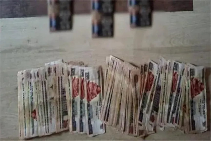 ضبط 4 أشخاص بحوزتهم كروت دعائية لأحد المرشحين ومبالغ مالية تمهيداً لتوزيعها على المواطنين