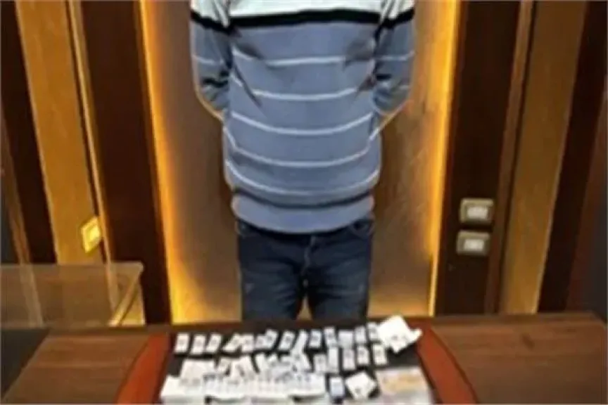 القبض على شخص وبحوزته كروت دعائية لأحد المرشحين ومبالغ مالية بالسلام