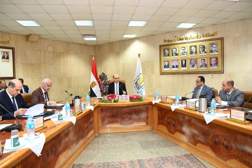 مجلس جامعة أسيوط برئاسة الدكتور المنشاوي يثمن إنجازات الجامعة خلال شهر نوفمبر