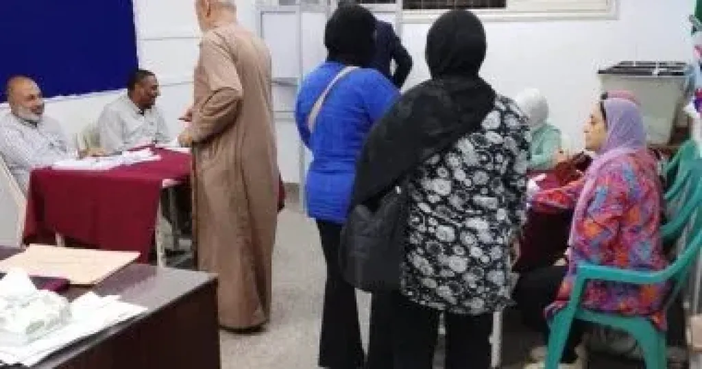 صور.. تزايد أعداد الناخبين فى عين شمس والمطرية قبل ساعات من غلق التصويت